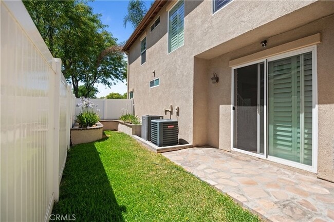 Building Photo - 11015 Van Uffelen Dr