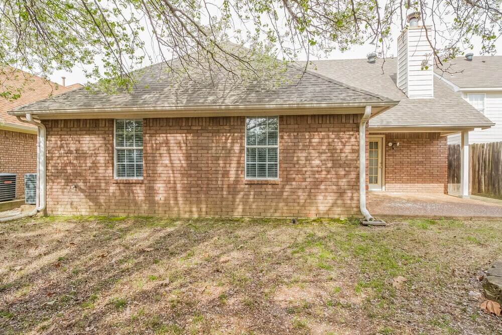 Building Photo - 9441 Club Walk Ct