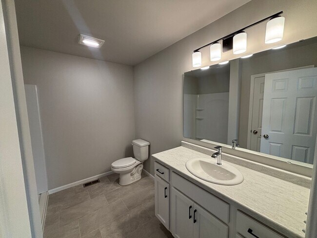 Building Photo - Modern Living Meets Comfort – Brand New 3 ...