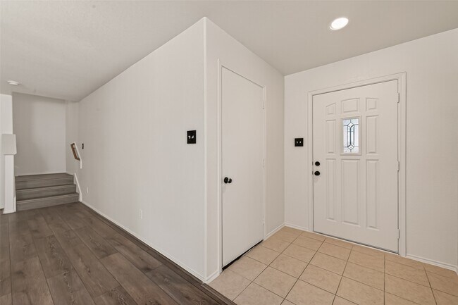 Building Photo - 1123 Desert Springs Ln