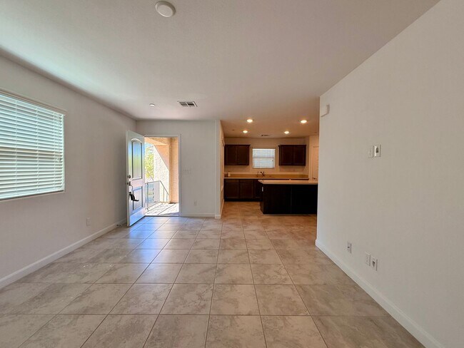 Building Photo - 3 BED 2.5 BATH 2 CAR GARAGE TOWNHOUSE WITH LOFT, COMMUNITY POOL & PARK!