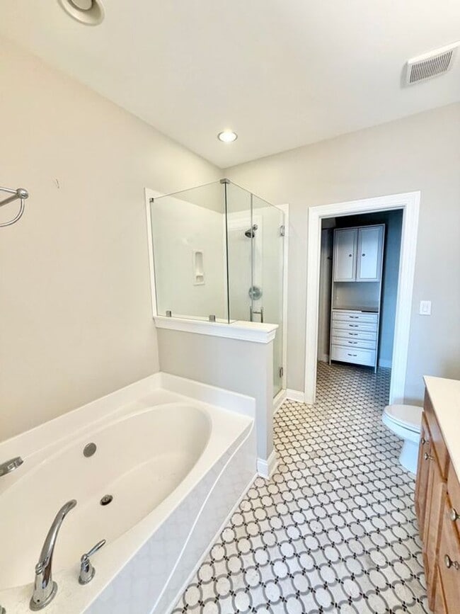 Building Photo - Comfort & Convenience: 3BR End-Unit Townhome in Pooler
