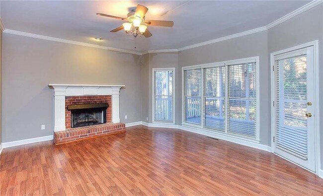 Building Photo - 800 Satinwood Pl