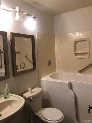 Building Photo - 25 Brookshire Dr