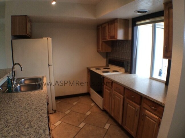 Building Photo - 1 bed, 1 bath, pool