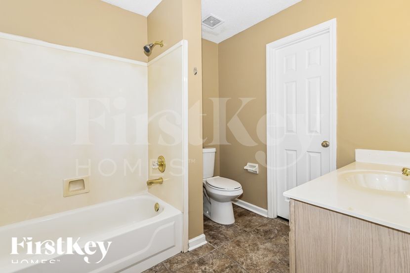Building Photo - 844 Tropicana Dr E
