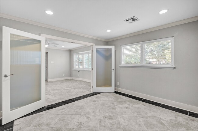 Building Photo - 10303 Greenwillow Dr