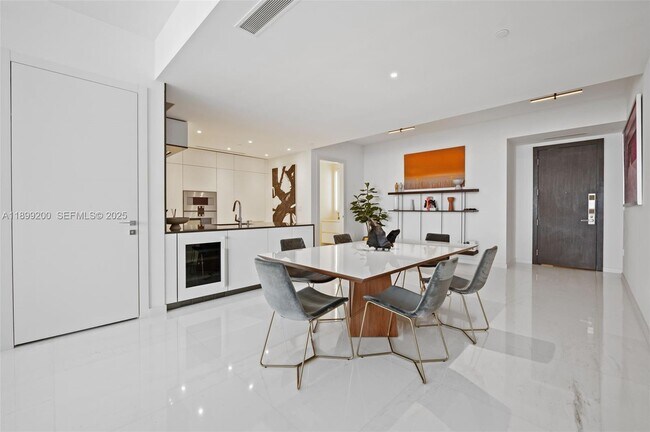 Building Photo - 300 Biscayne Blvd Way