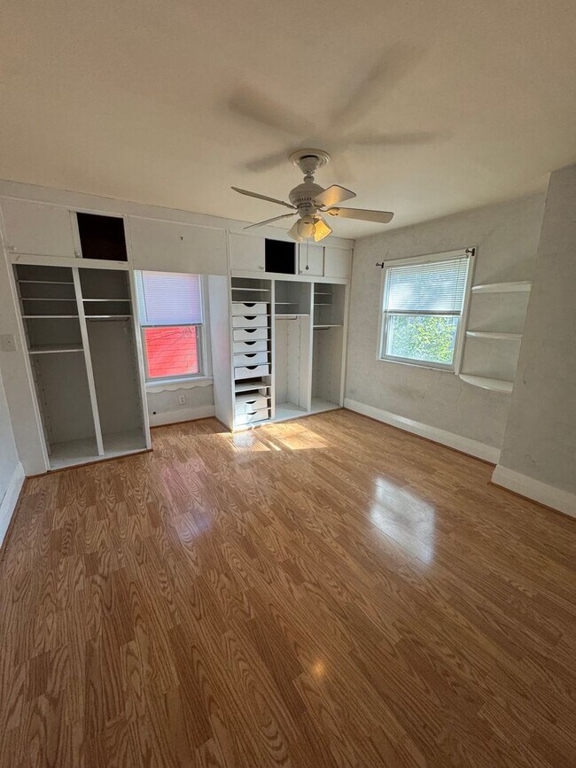 Building Photo - 5 Bedroom 2.5 Bath in Squirrel Hill