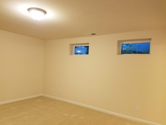 Building Photo - 1437 Salem Creek Dr