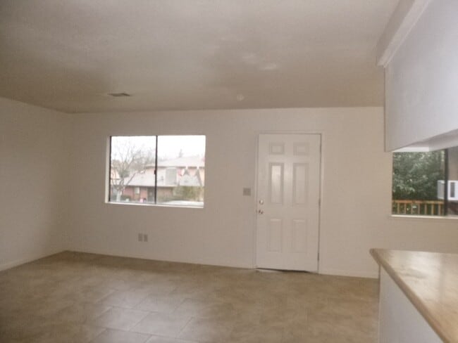 Building Photo - 3355 San Mateo Ct