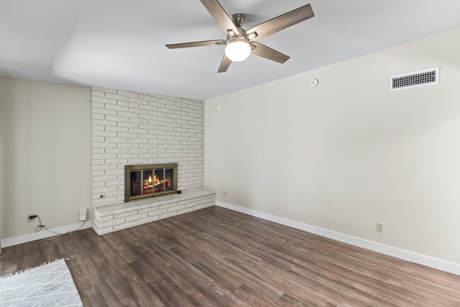 Building Photo - 1135 E Palmcroft Dr