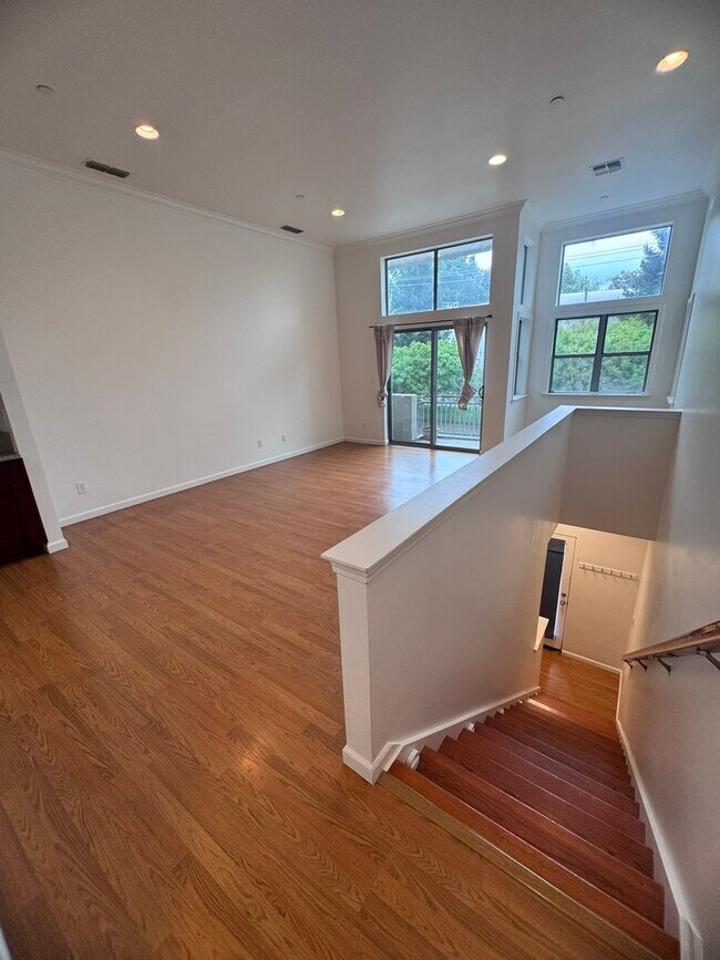 Building Photo - 2 Bedroom 2 Bathroom Home in West Sac