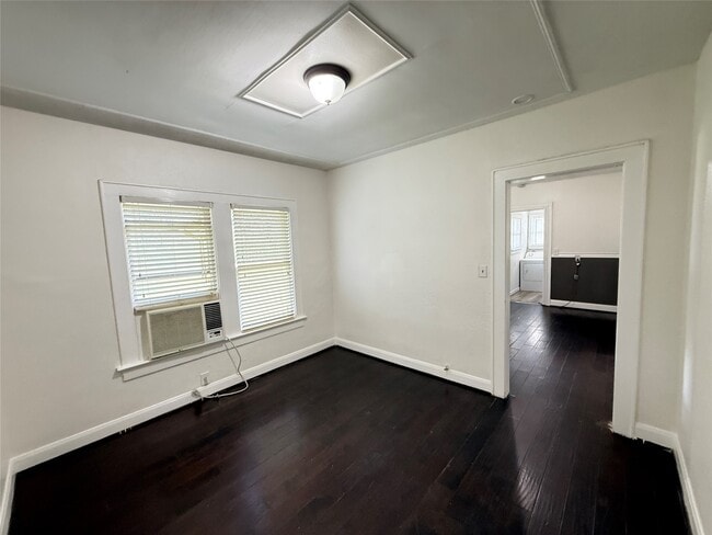 Building Photo - 17119 TX-35