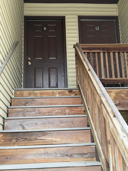 Building Photo - 452 Sunset Dr