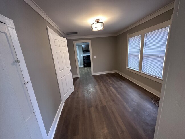 Building Photo - 96 Walsh St