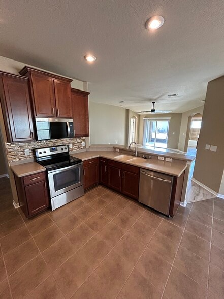 Kitchen - 11543 Tangle Creek Blvd