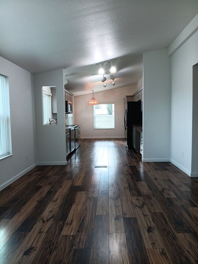 Building Photo - Country Living In The Independence Area Is...