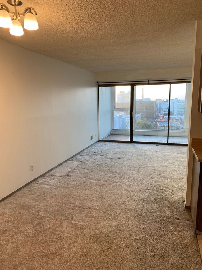 Building Photo - Capitol Hill Condo