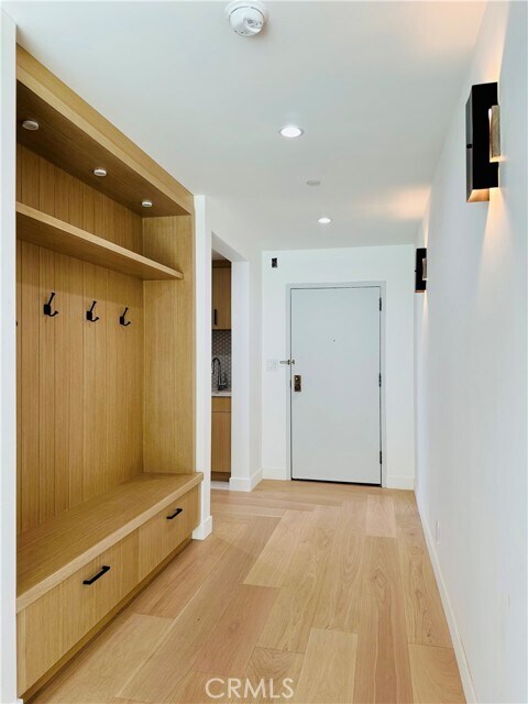 Building Photo - 555 Esplanade