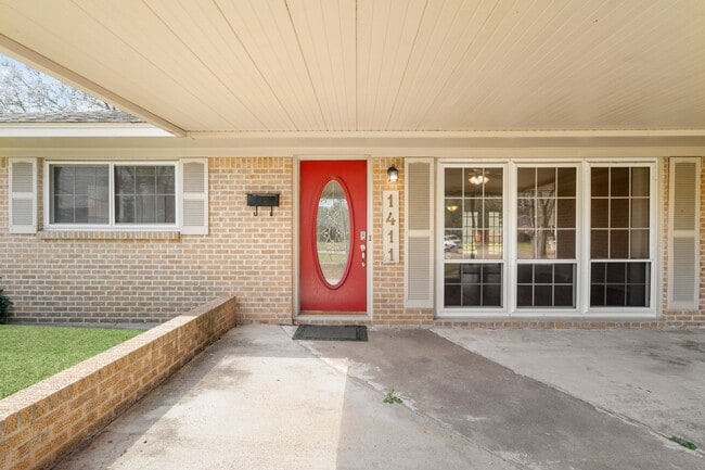 Building Photo - 1411 Conrad Sauer Dr