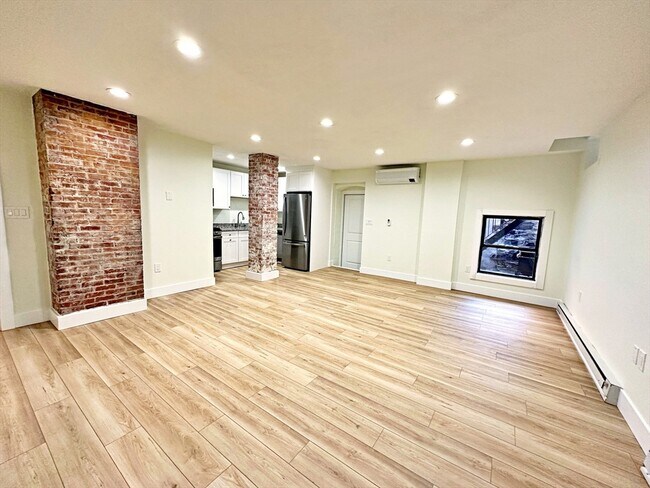 Building Photo - 128 Webster St