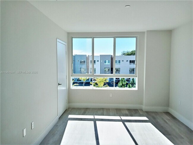 Building Photo - 2555 NE 193rd St