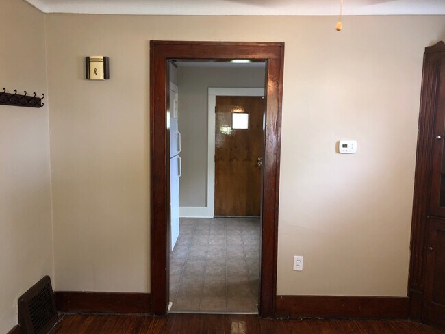 Building Photo - 3406 Robinwood Dr