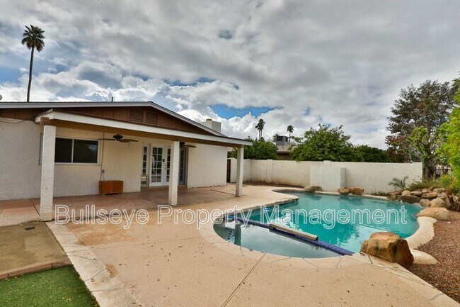 Building Photo - 2334 W Calle Iglesia Ave