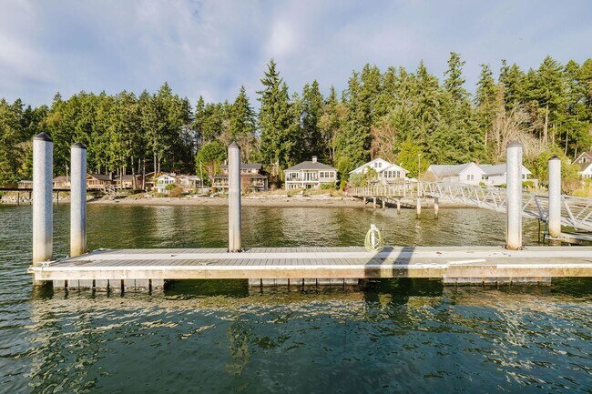 Building Photo - Impeccable Low Bank Bainbridge Waterfront Home with Private Dock