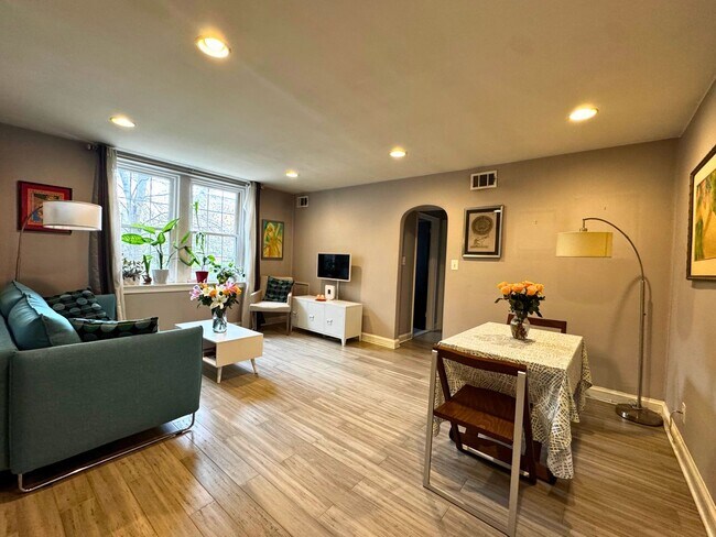 Building Photo - Modernized Fully Furnished 1BR, 1BA Condo at Arbors of Arlington