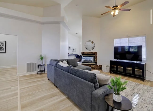 Building Photo - 1870 Racine Dr