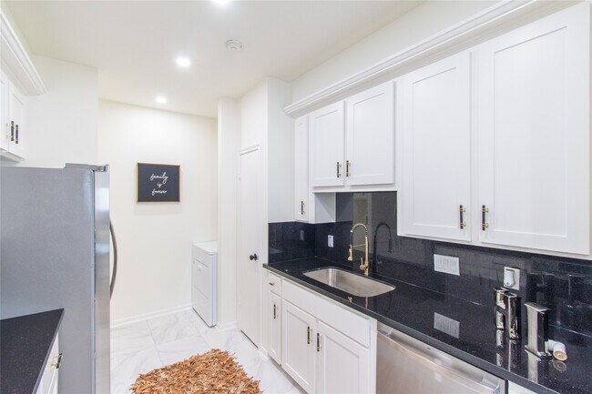 Building Photo - 727 Bunker Hill Rd