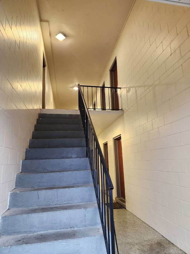 Building Photo - 1700 SW 16th Ct