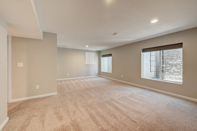 Building Photo - $3,325 - 3 Bed, 3 Bath Home in Centennial ...
