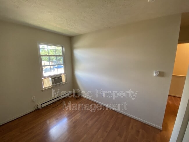 Building Photo - 624 Highview Ct
