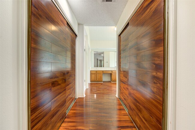 Building Photo - 13103 Wickersham Ln
