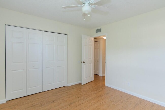 Building Photo - 4464 Oak Terrace Dr