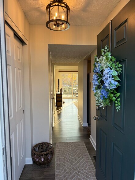 Building Photo - 6941 Dublin Village Dr