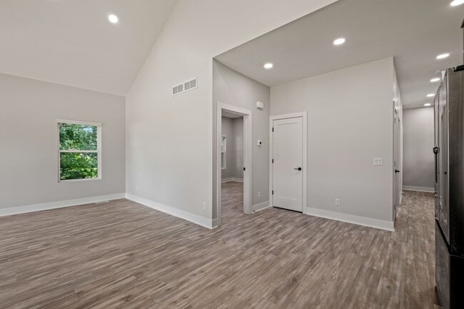 Building Photo - WELCOME HOME!