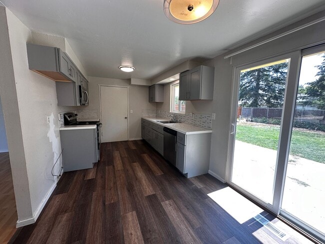 Building Photo - *Coming Soon* 3 Bedroom 2 Bath Single Fami...