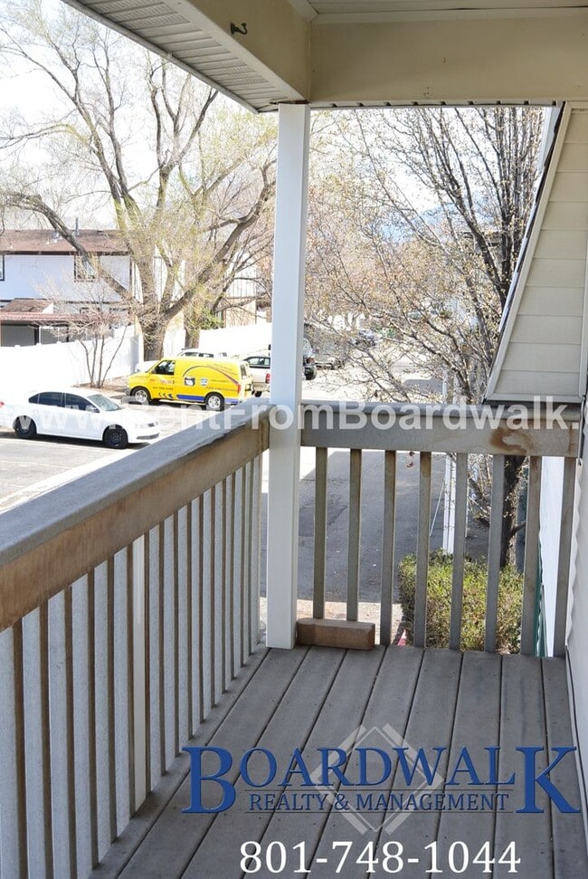 Building Photo - Two Bedroom With Great Amenities in Taylor...