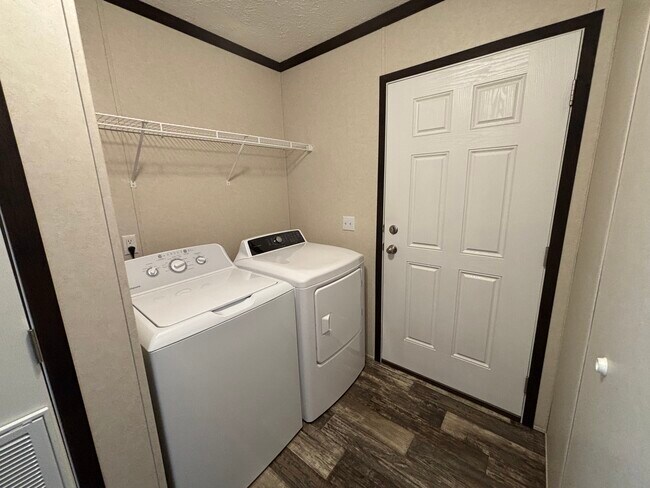 Building Photo - 158 Washington