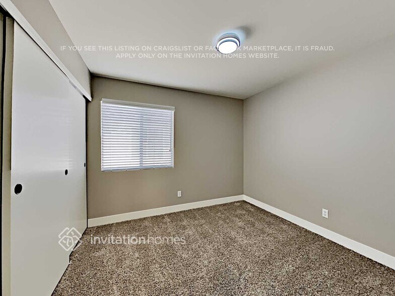 Building Photo - 9600 Sky Hollow Dr