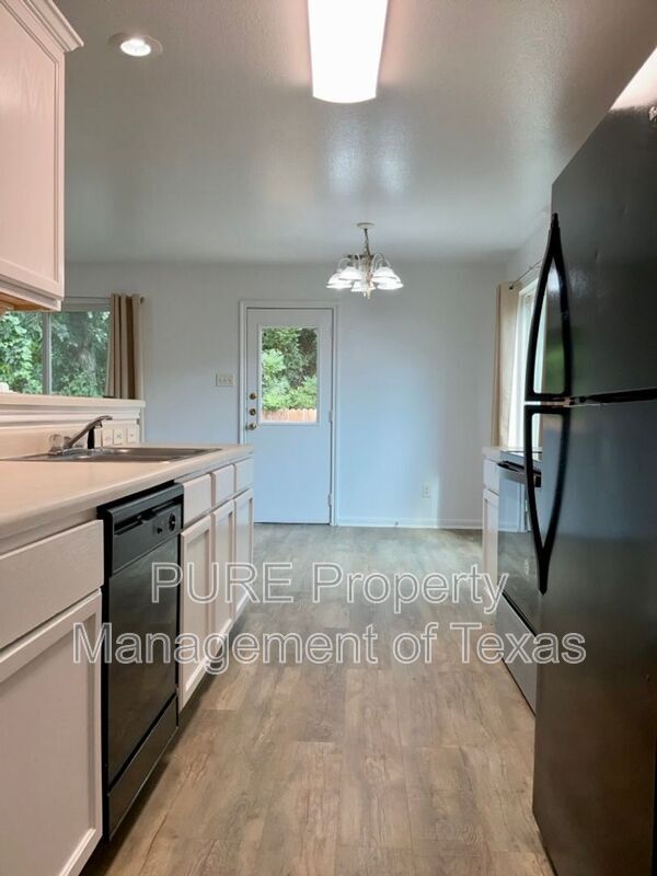 Building Photo - 244 Marvin Cove