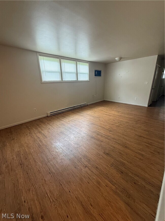 Building Photo - 640 Lakeside Dr