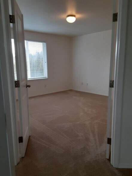 Building Photo - 2730 10th Ct SE