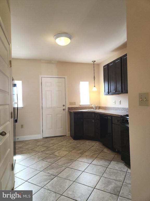 Building Photo - 2827 W Mulberry St