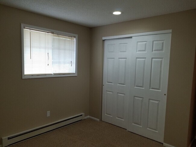 Building Photo - 1115 S Cherry St