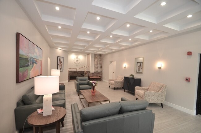 Building Photo - 3900 Park Ave